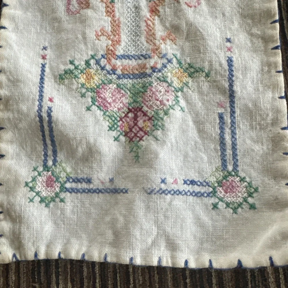 Handmade Cross-Stitch Linen Chair Back & Armrest Cover Set Vtg Scalloped Doilies